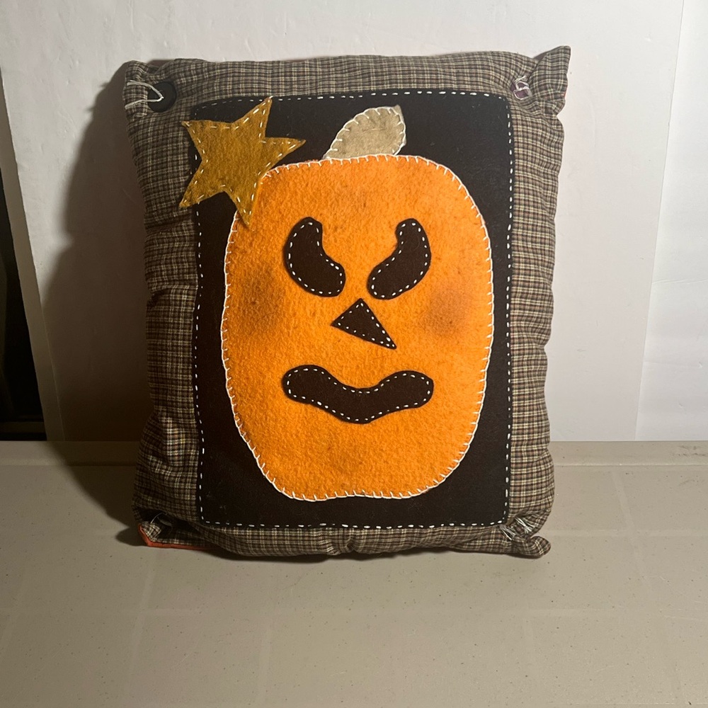 Primitive Pumpkin Appliqué Throw Pillow.  Halloween Decor